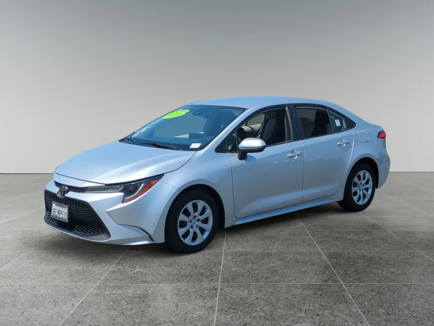 2020 Toyota Corolla LE photo 1