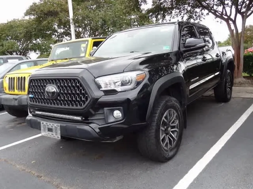 2018 Toyota Tacoma TRD photo 1