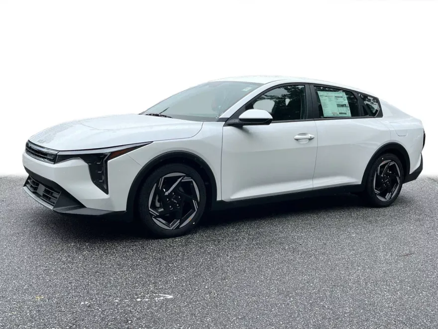 2025 Kia K4 EX photo 1