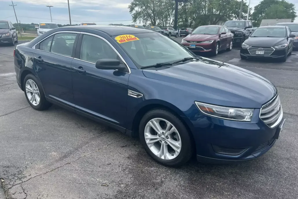 2016 Ford Taurus SE photo 1