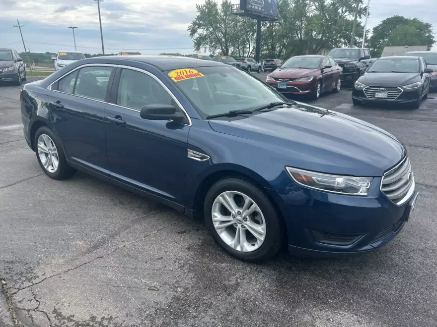 2016 Ford Taurus SE photo 1