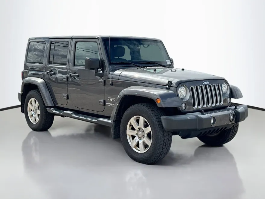 2017 Jeep Wrangler Unlimited Sahara photo 1