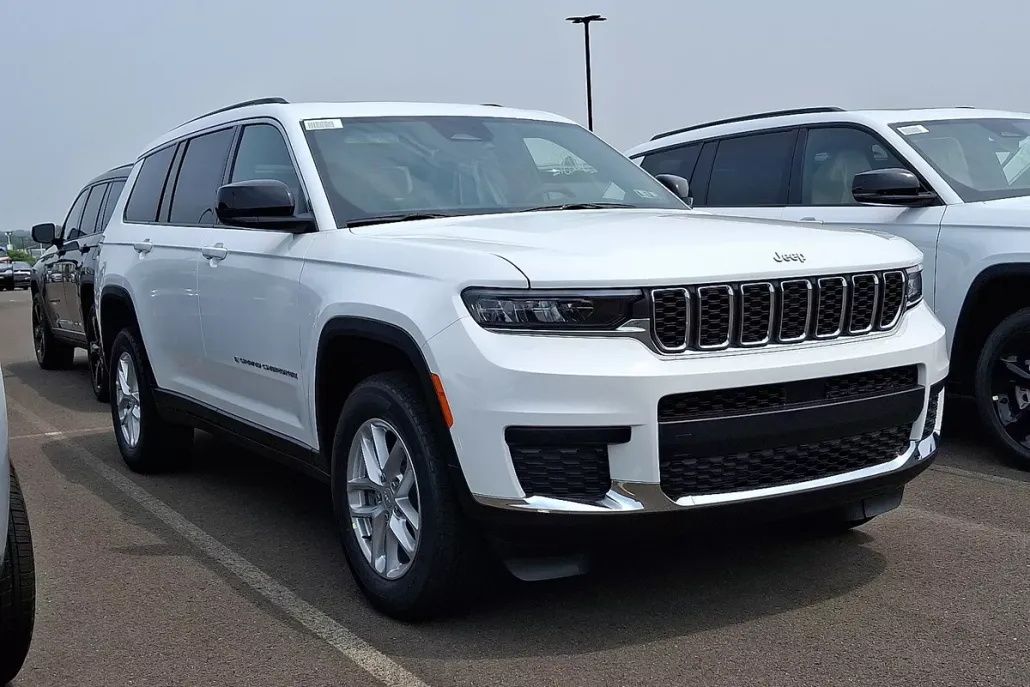2025 Jeep Grand Cherokee Laredo photo 1