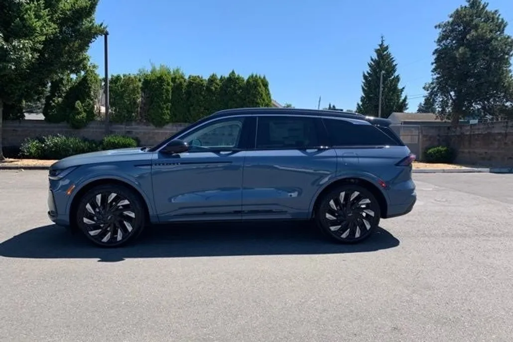2025 Lincoln Nautilus Black Label photo 1