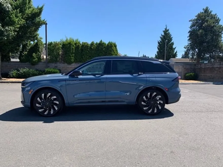 2025 Lincoln Nautilus Black Label photo 1