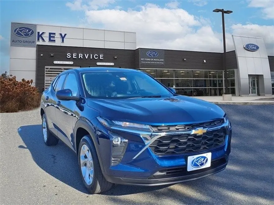 2024 Chevrolet Trax LS photo 1