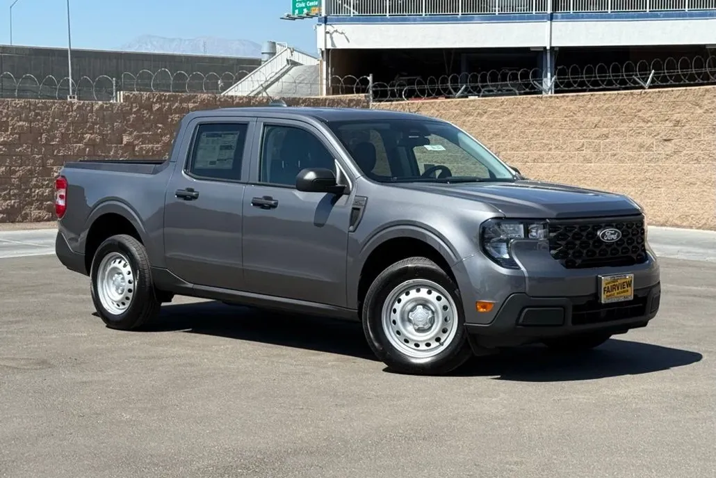 2025 Ford Maverick XL photo 1