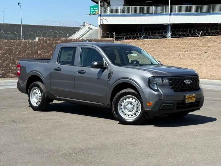 2025 Ford Maverick XL photo 1