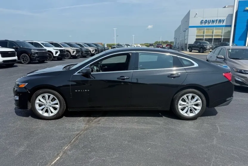 2024 Chevrolet Malibu 1LT photo 1