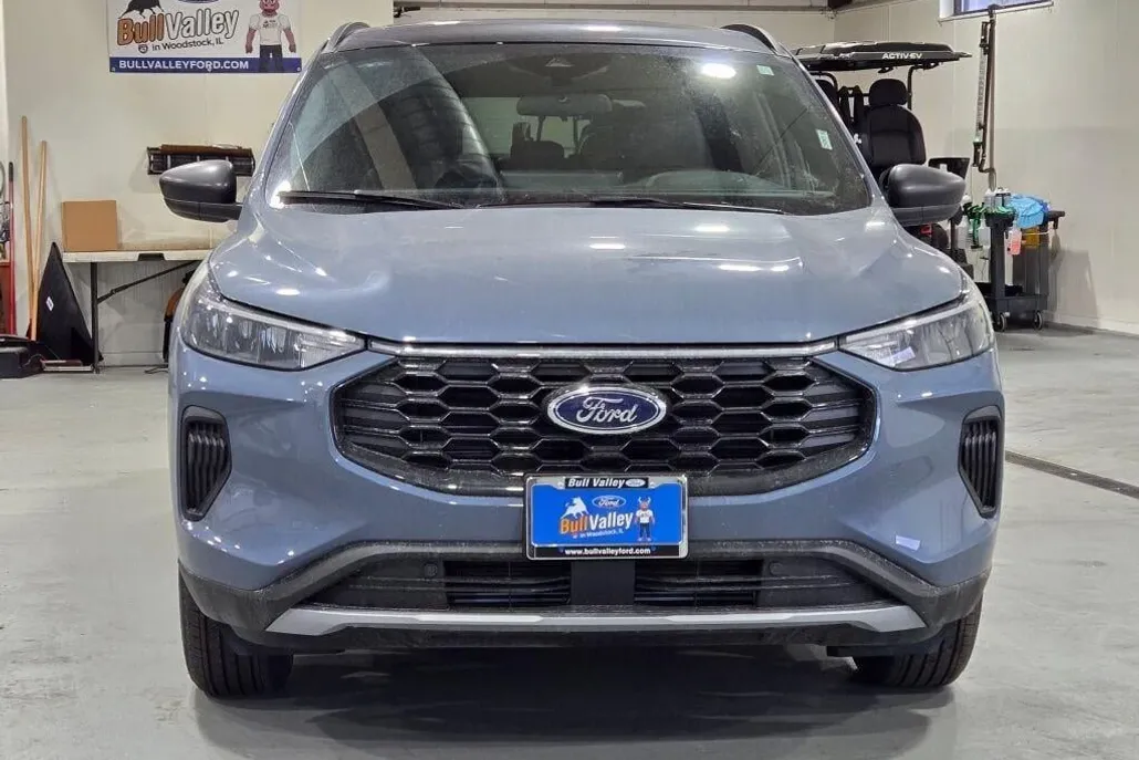 2025 Ford Escape ST-Line photo 1