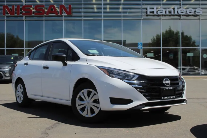 2025 Nissan Versa 1.6 S photo 1