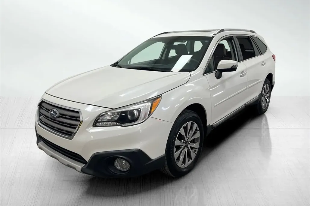 2017 Subaru Outback 3.6R Touring photo 1