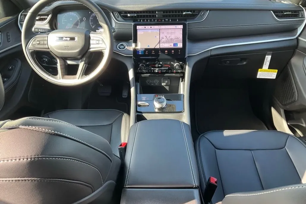2025 Jeep Grand Cherokee Limited photo 1