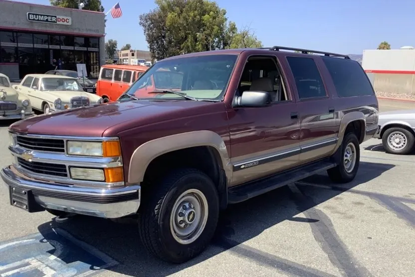 1996 Chevrolet Suburban photo 1