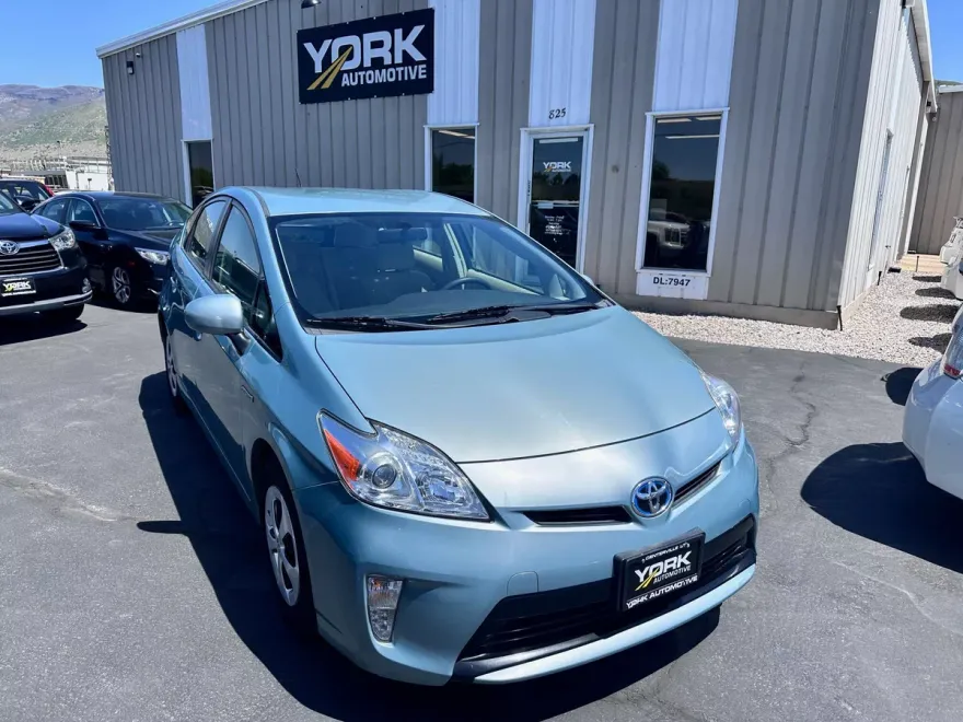 2015 Toyota Prius Two photo 1