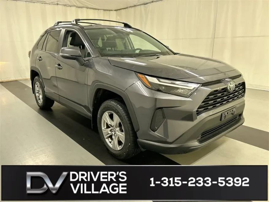 2022 Toyota RAV4 XLE photo 1