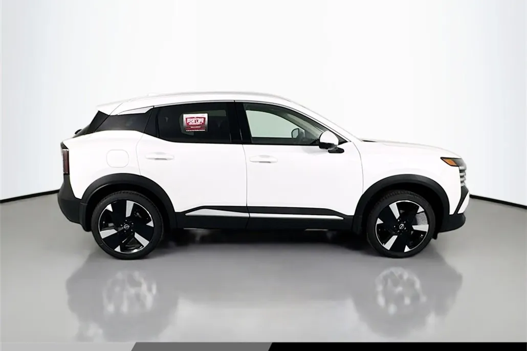 2025 Nissan Kicks SR photo 1