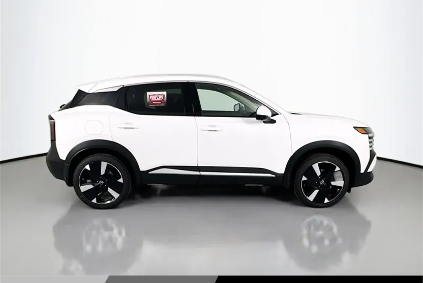 2025 Nissan Kicks SR photo 1