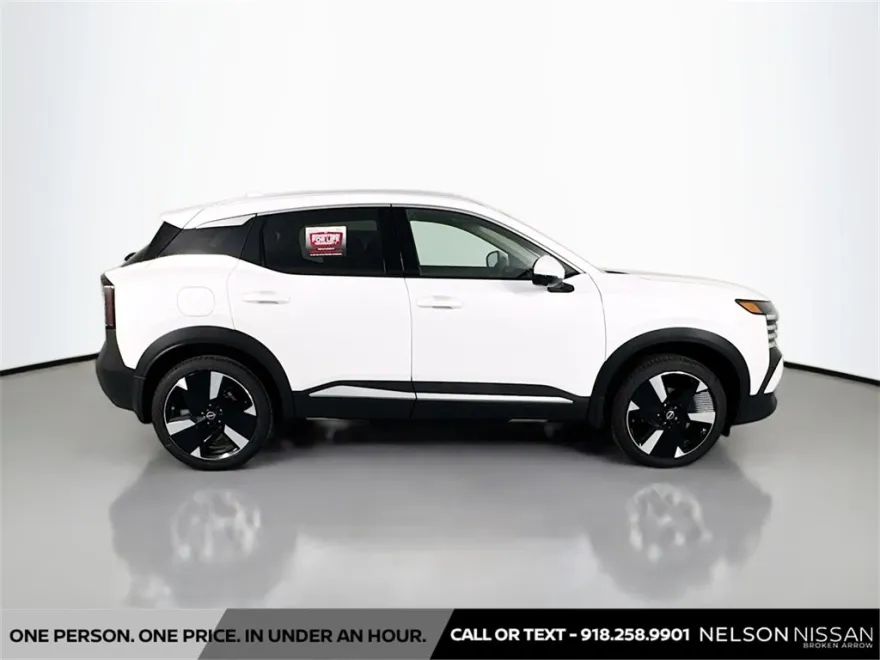 2025 Nissan Kicks SR photo 1