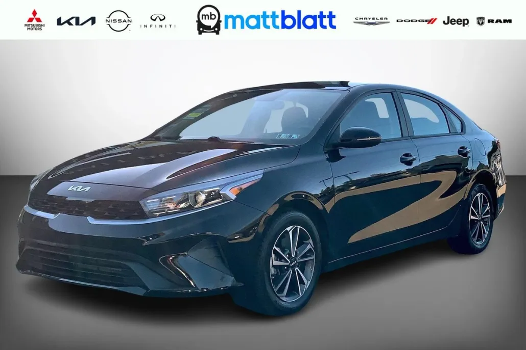 2023 Kia Forte LXS photo 1