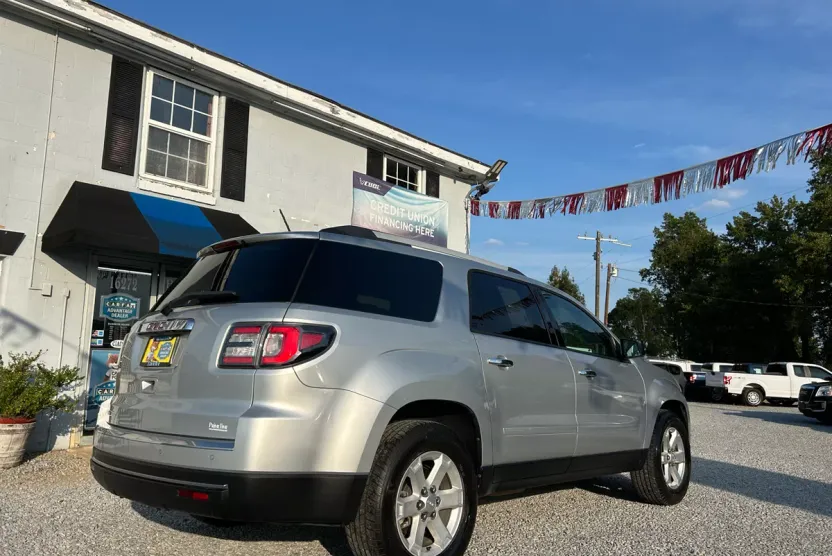 2015 Gmc Acadia SLE photo 1