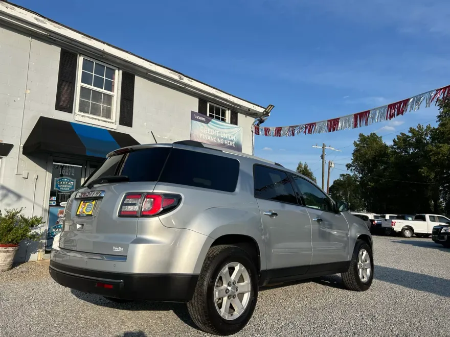 2015 Gmc Acadia SLE photo 1