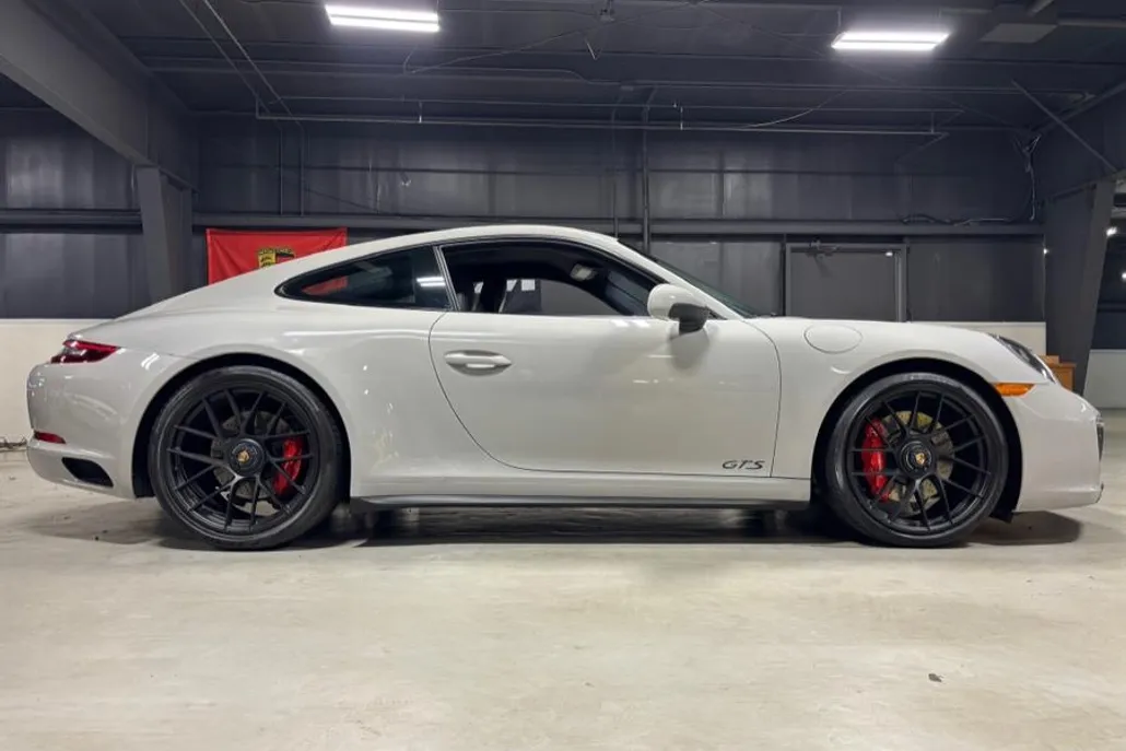 2018 Porsche 911 GTS Coupe photo 1