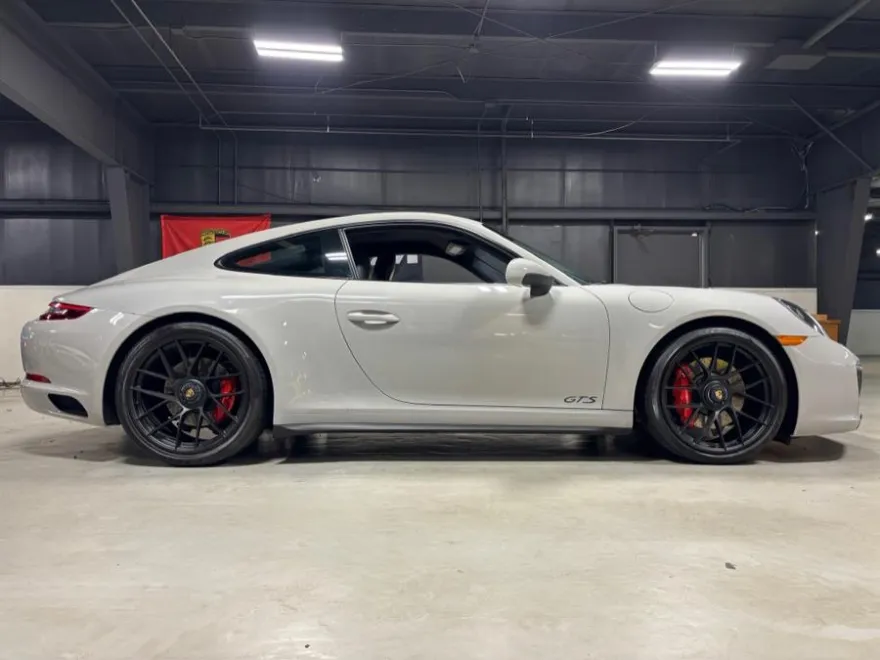 2018 Porsche 911 GTS Coupe photo 1