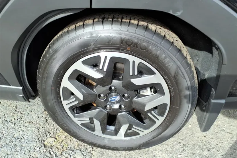 2025 Subaru Forester Premium photo 1