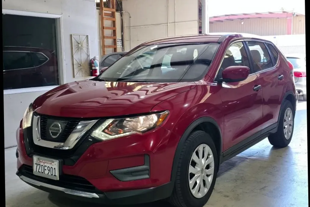 2017 Nissan Rogue photo 1