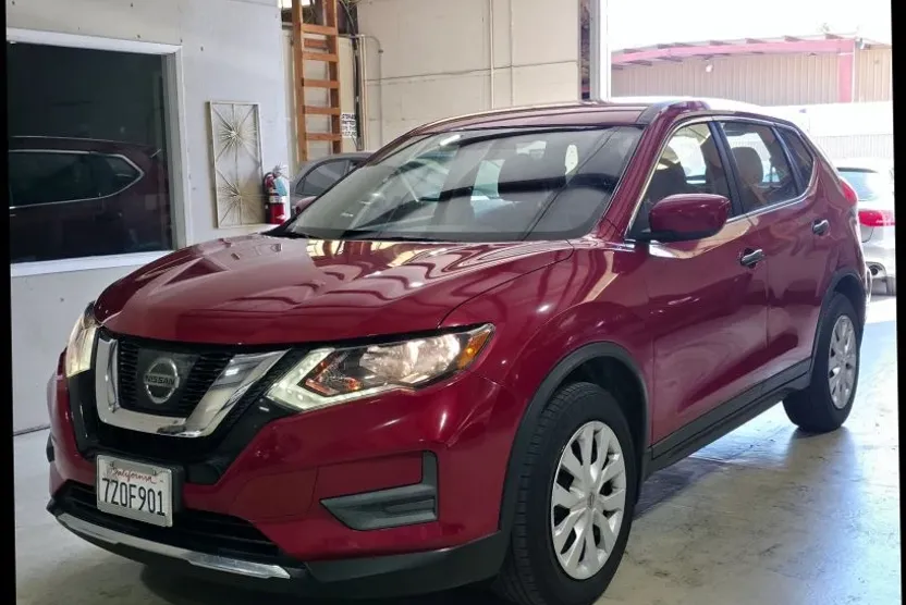 2017 Nissan Rogue photo 1