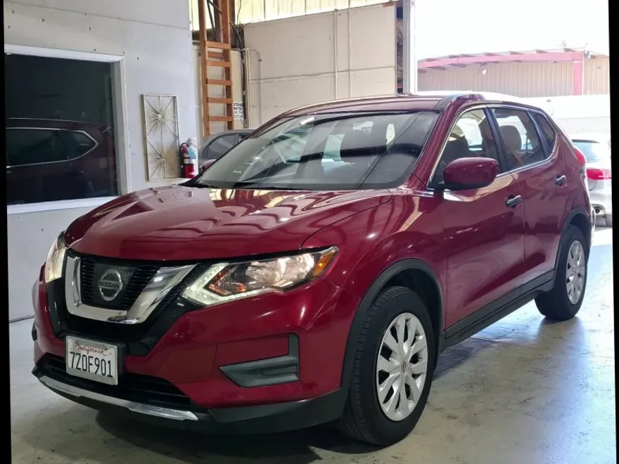 2017 Nissan Rogue photo 1