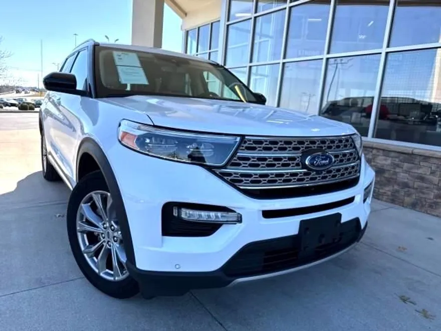 2023 Ford Explorer Limited photo 1