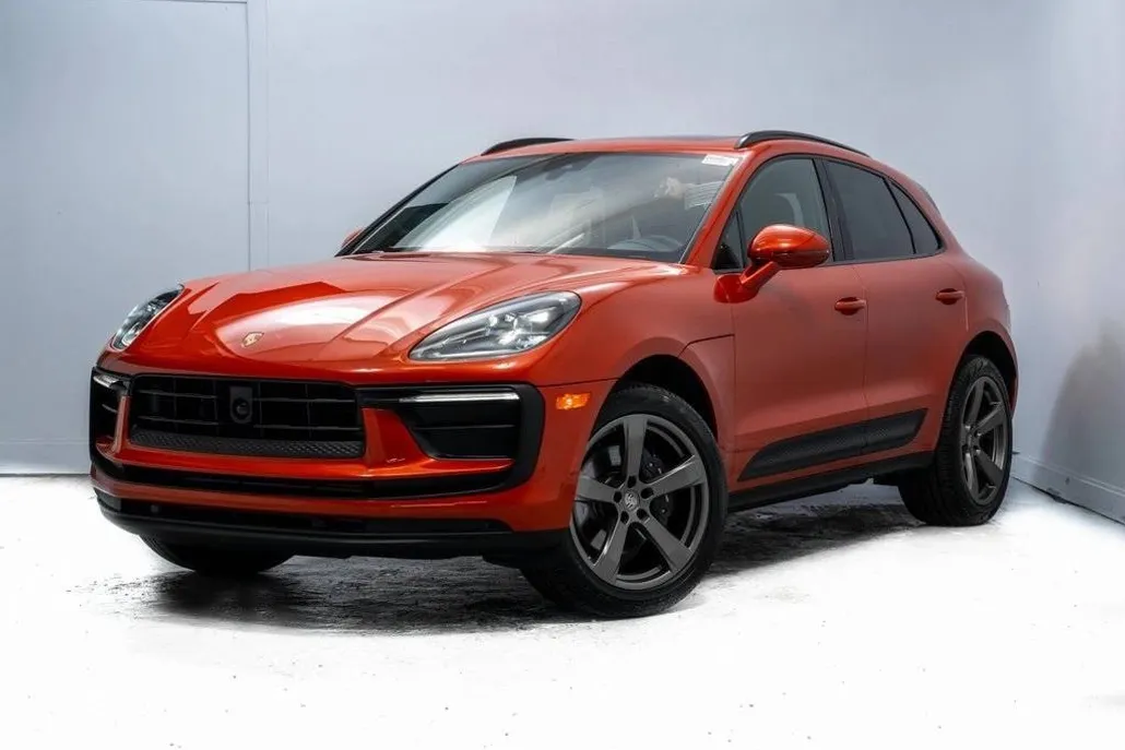 2025 Porsche Macan photo 1