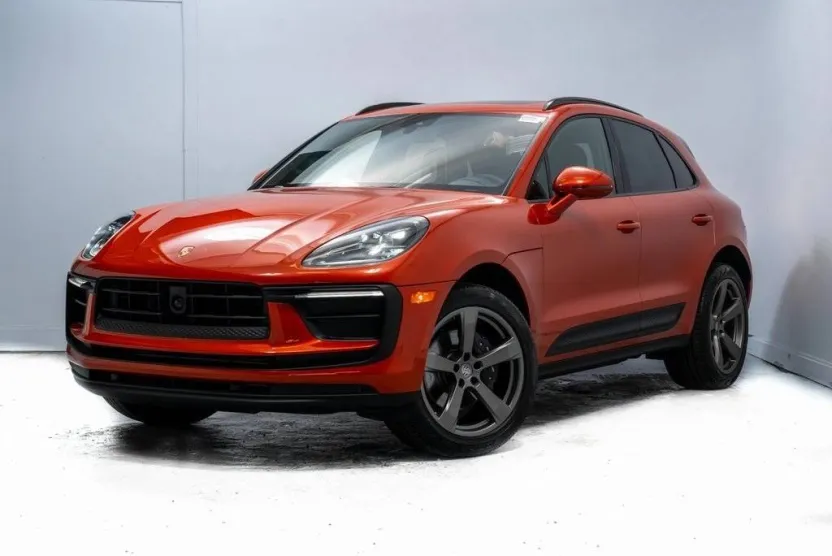 2025 Porsche Macan photo 1