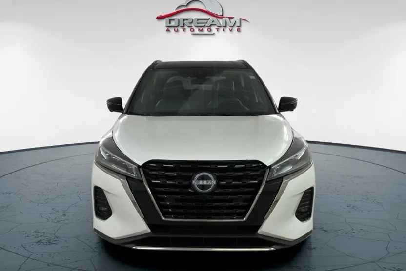 2023 Nissan Kicks SR photo 1