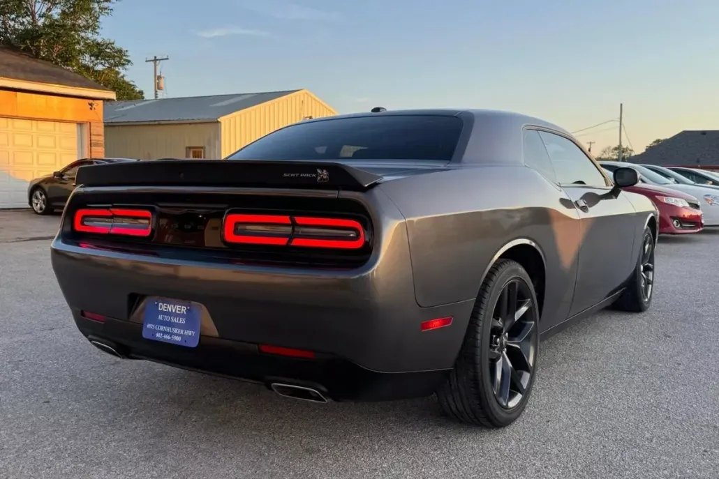 2021 Dodge Challenger SXT photo 1