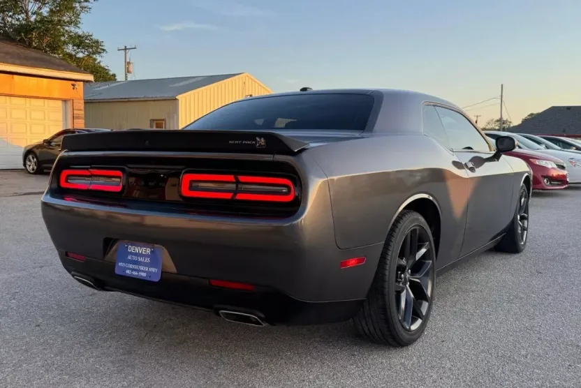 2021 Dodge Challenger SXT photo 1