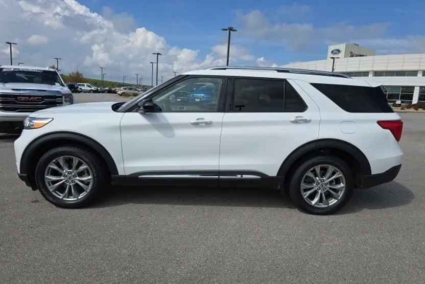 2024 Ford Explorer Limited photo 1