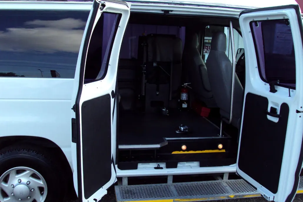 2014 Ford E-250 photo 1