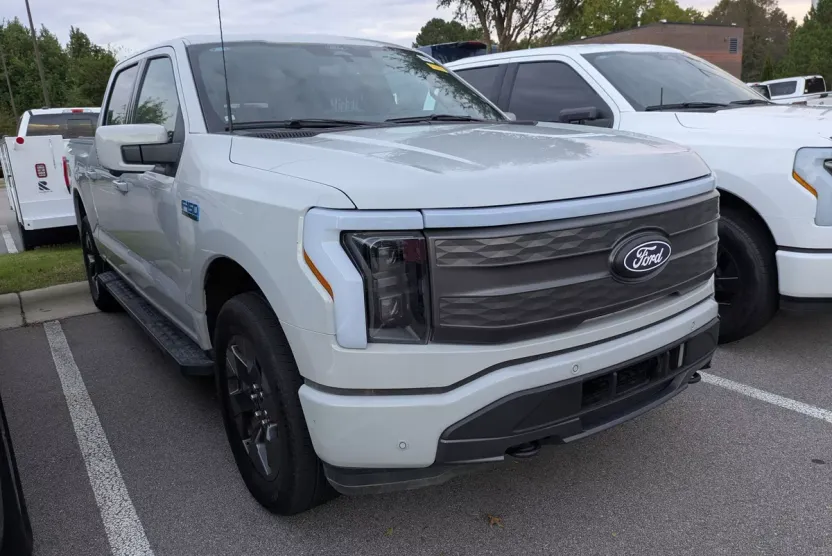 2024 Ford F-150 Lightning Lariat photo 1