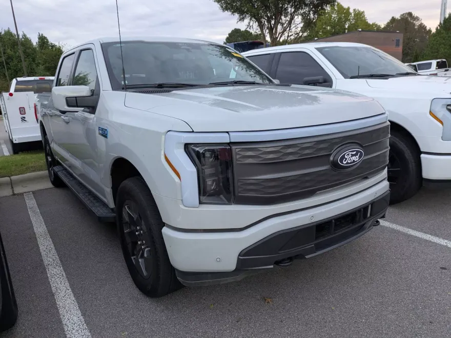 2024 Ford F-150 Lightning Lariat photo 1