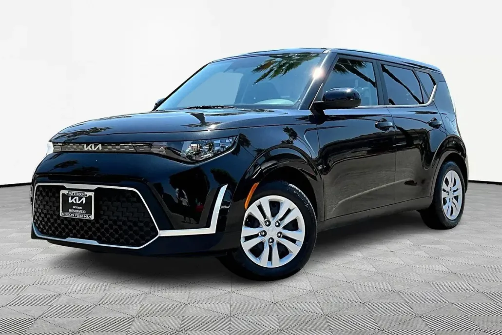 2023 Kia Soul LX photo 1