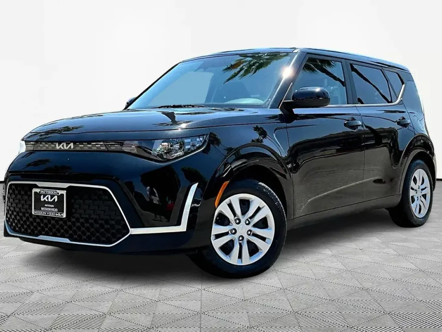 2023 Kia Soul LX photo 1