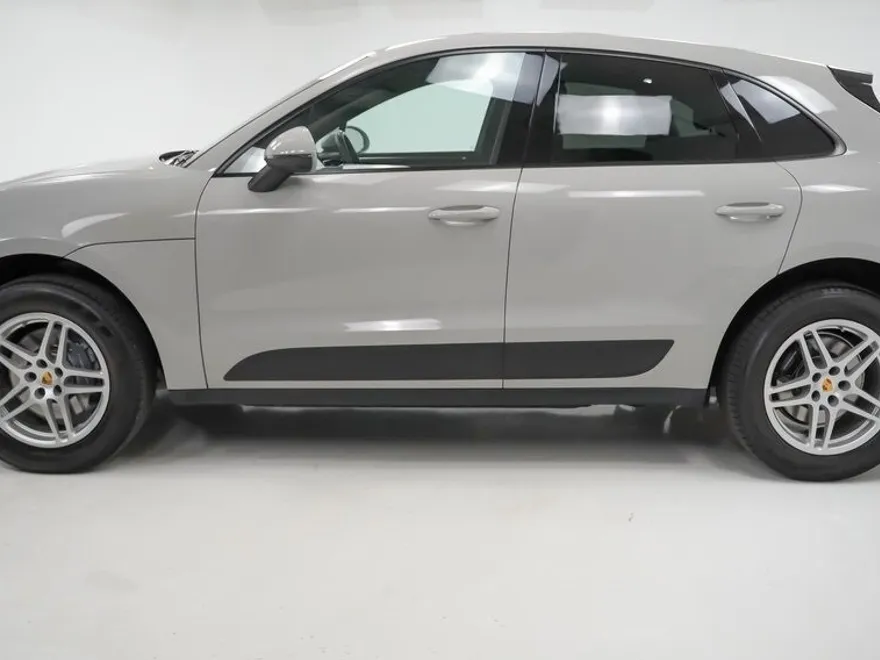 2021 Porsche Macan Base photo 1