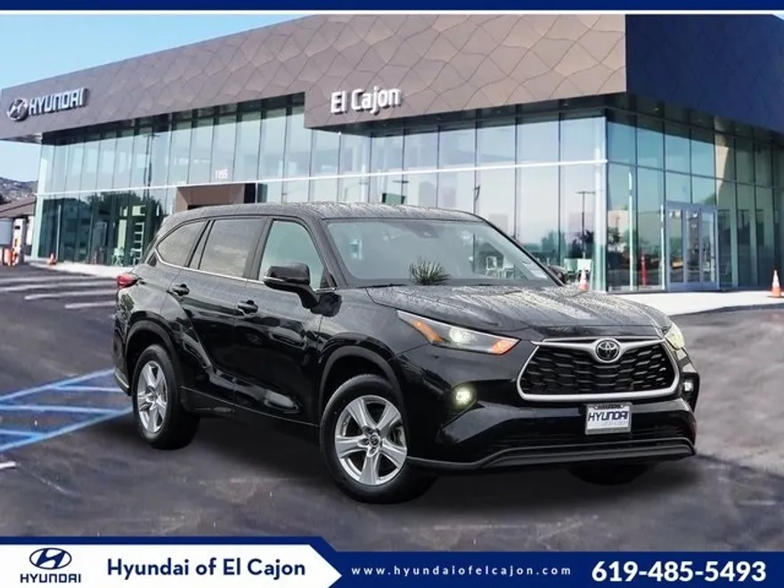 2024 Toyota Highlander LE photo 1