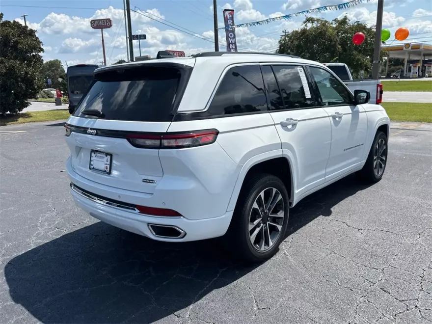 2023 Jeep Grand Cherokee Overland photo 1