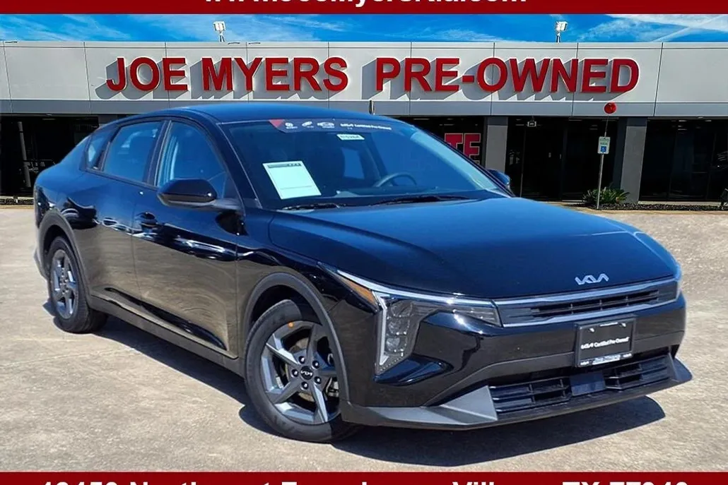 2025 Kia K4 LXS photo 1