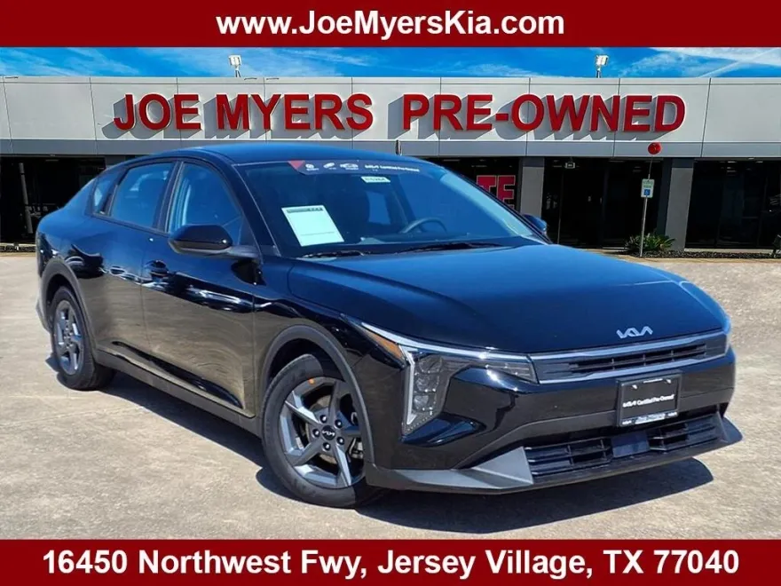 2025 Kia K4 LXS photo 1