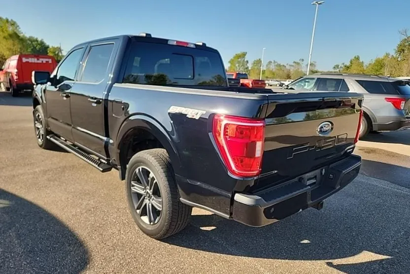 2023 Ford F-150 XLT photo 1